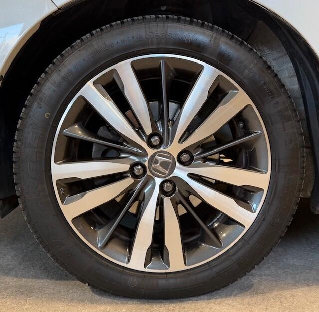 Honda Jazz 1.3 Elegance Navi ADAS CVT