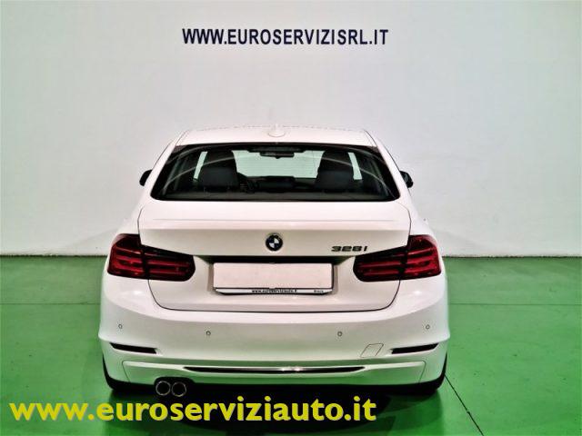 BMW 328 i Luxury