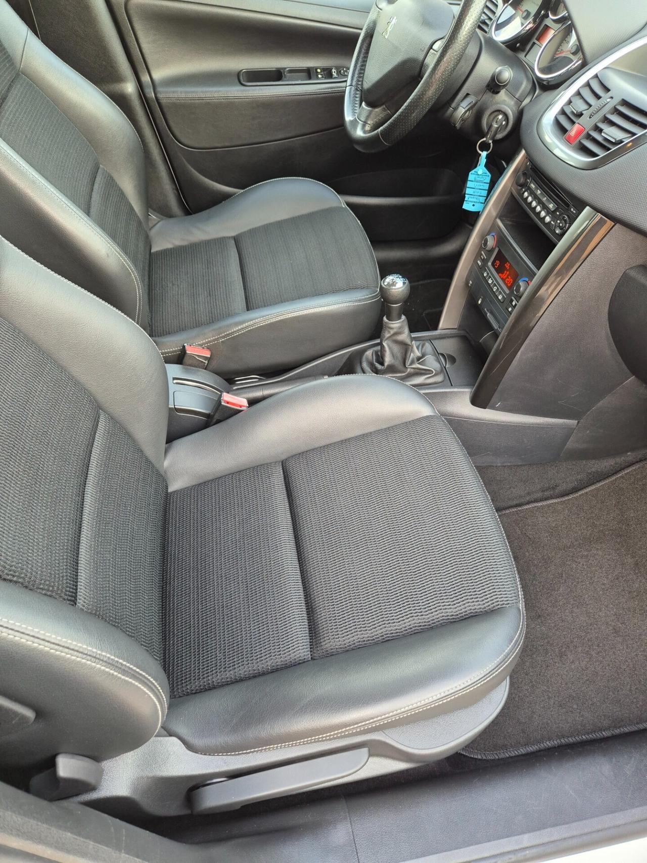 Peugeot 207 1.6 8V HDi 93CV SW Ciel Allure neopate