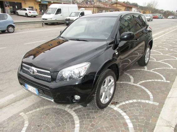 Toyota RAV 4 2.2 d-4d Luxury 177 cv full optional garantita