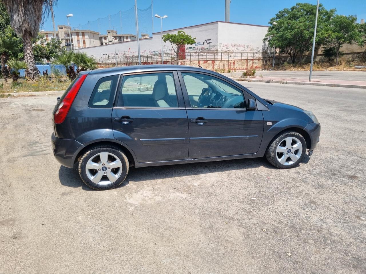 Ford Fiesta 1.4 TDCi 5p. Ghia