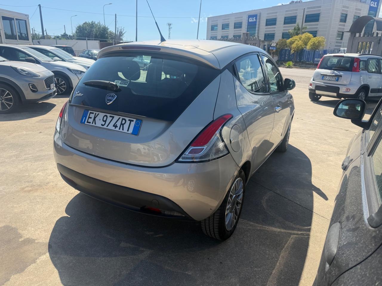 Lancia Ypsilon 1.3 MJT 75 CV Platinum