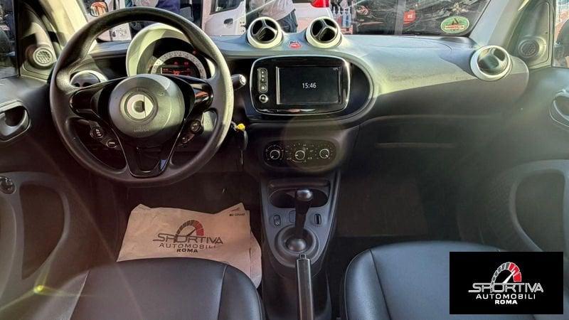 smart fortwo FARI LED TETTO PANORAMICO NAVI RATA MENSILE 202,00 fortwo 70 1.0 Passion