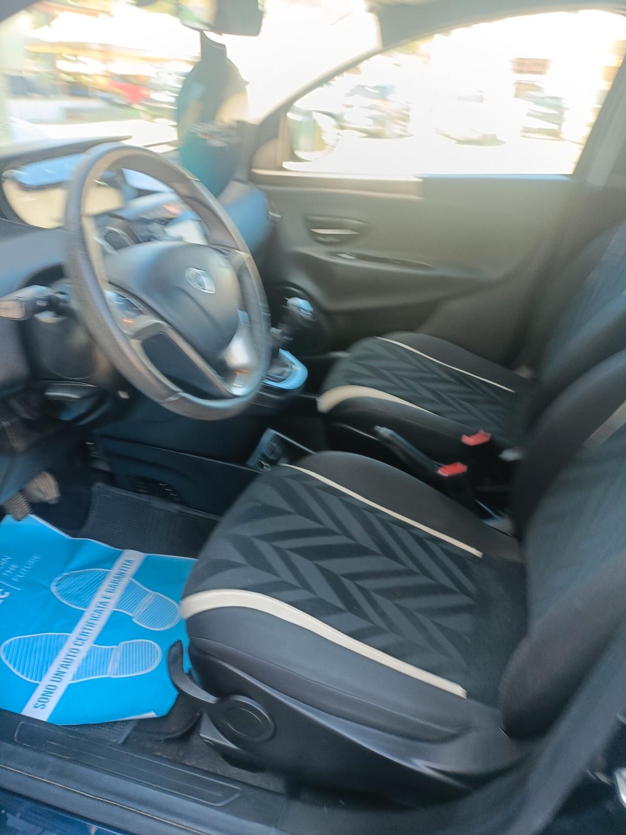 Lancia Ypsilon 1.3 MJT 16V 95 CV 5 porte S&S Silver