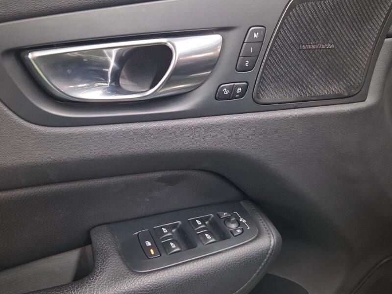VOLVO XC60 (2017-->) XC60 T6 Recharge Plug-in H...