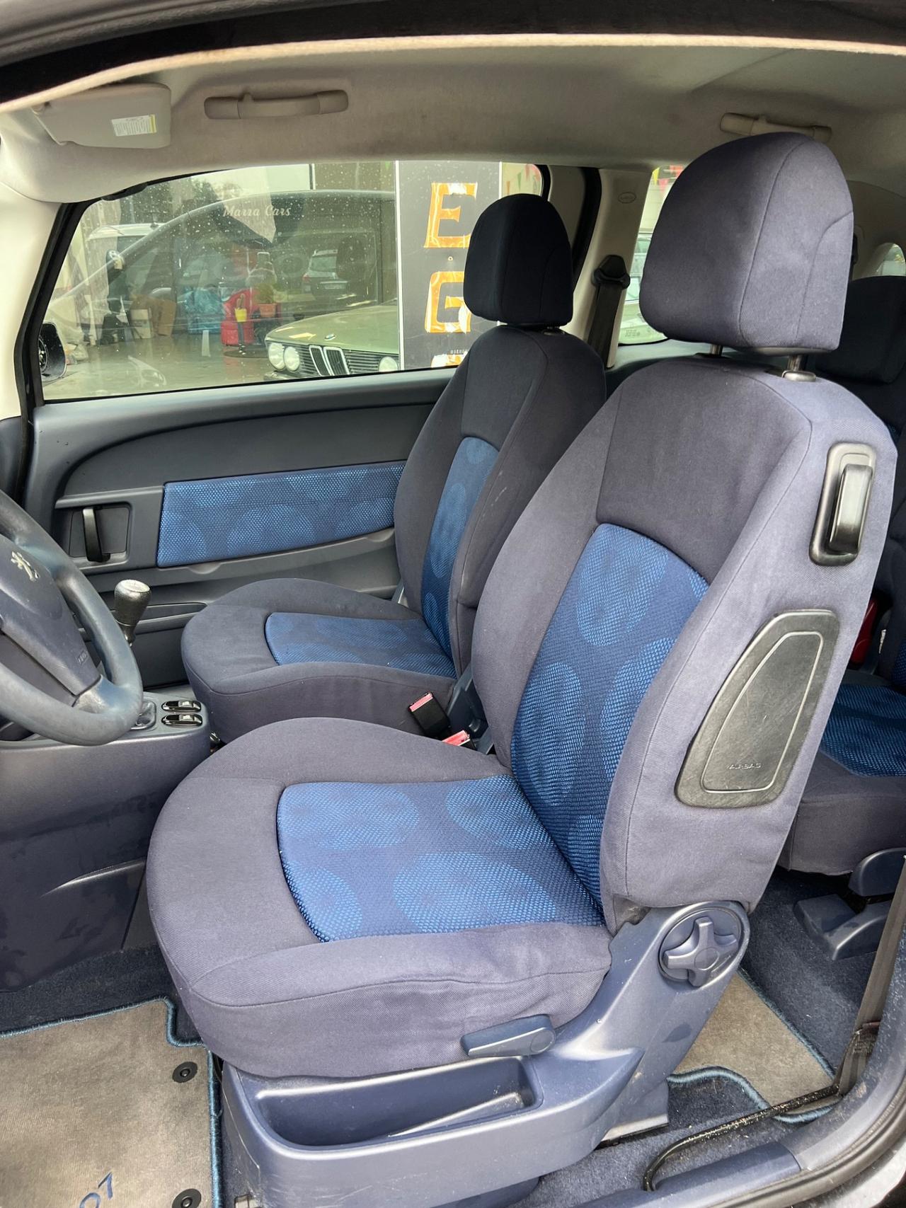 Peugeot 1007 1.4 Happy - benzina - neopatentati