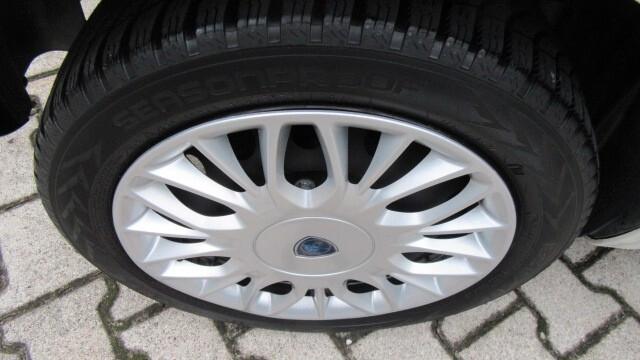 Lancia Ypsilon 1.2 69 CV 5 porte Silver