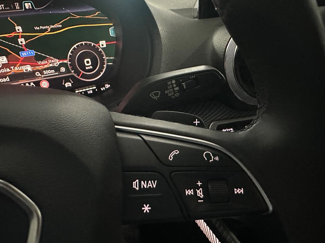 Audi Q2 35 TDI S tronic Identity Black