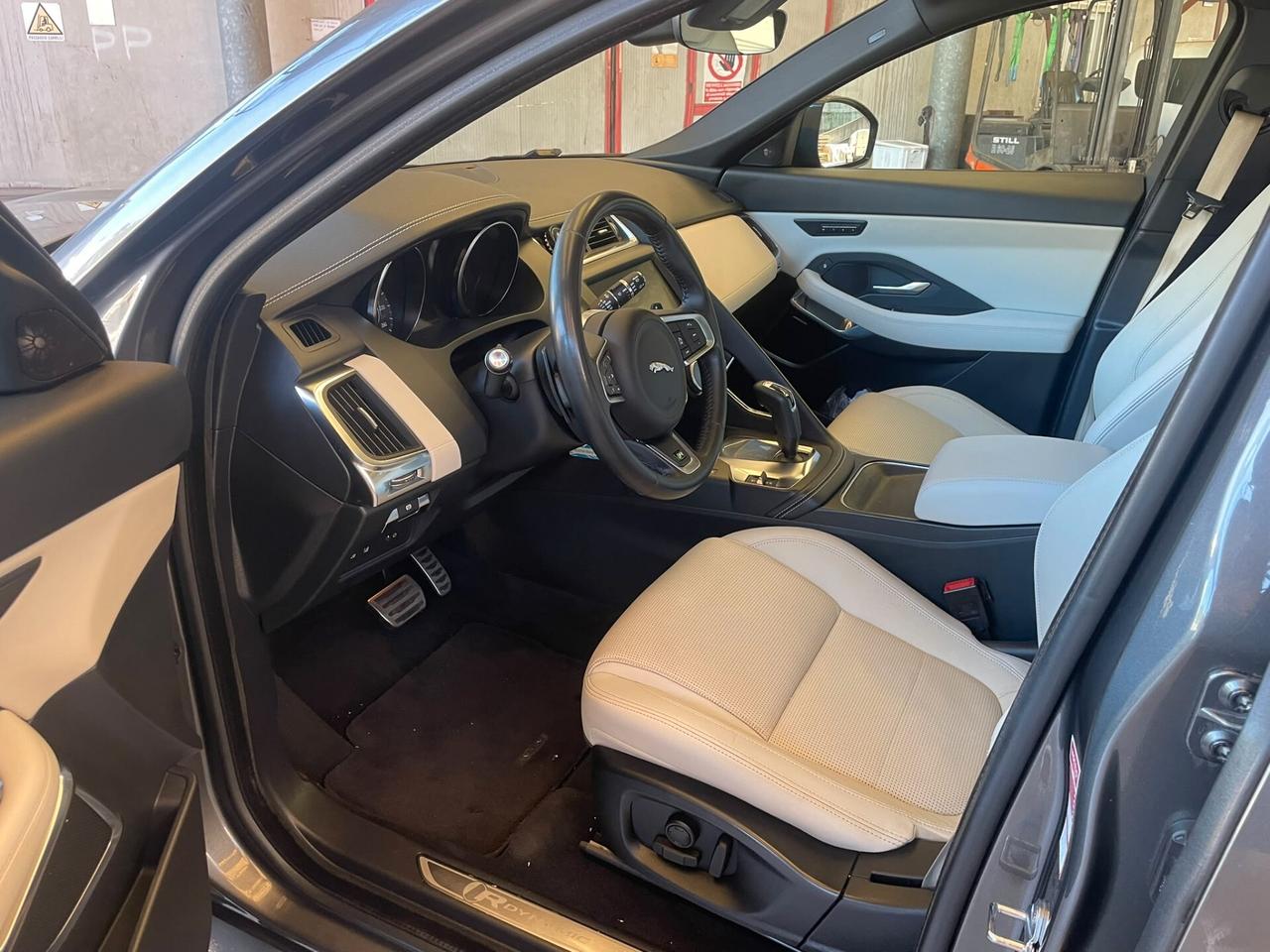 Jaguar E-Pace 2.0D 240 CV AWD aut. R-Dynamic SE