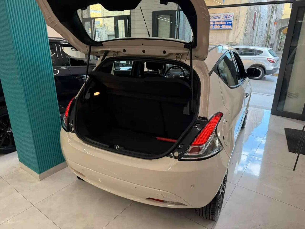 Lancia Ypsilon 1.2 69 CV 5 porte S&S Gold