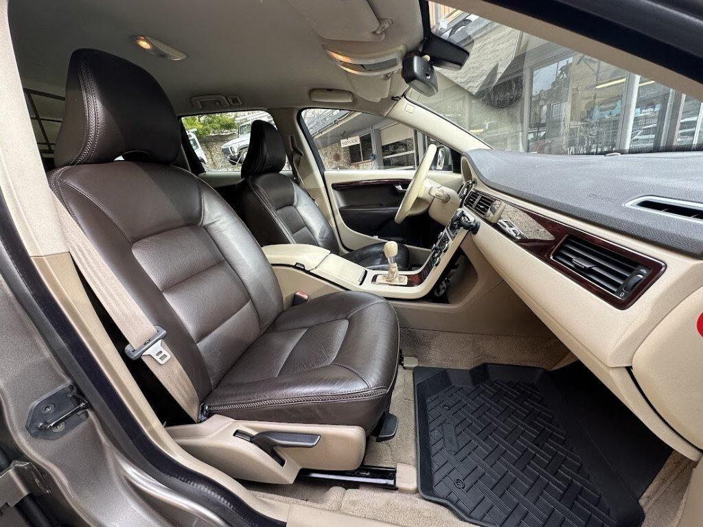 VOLVO XC70 D5 AWD kin