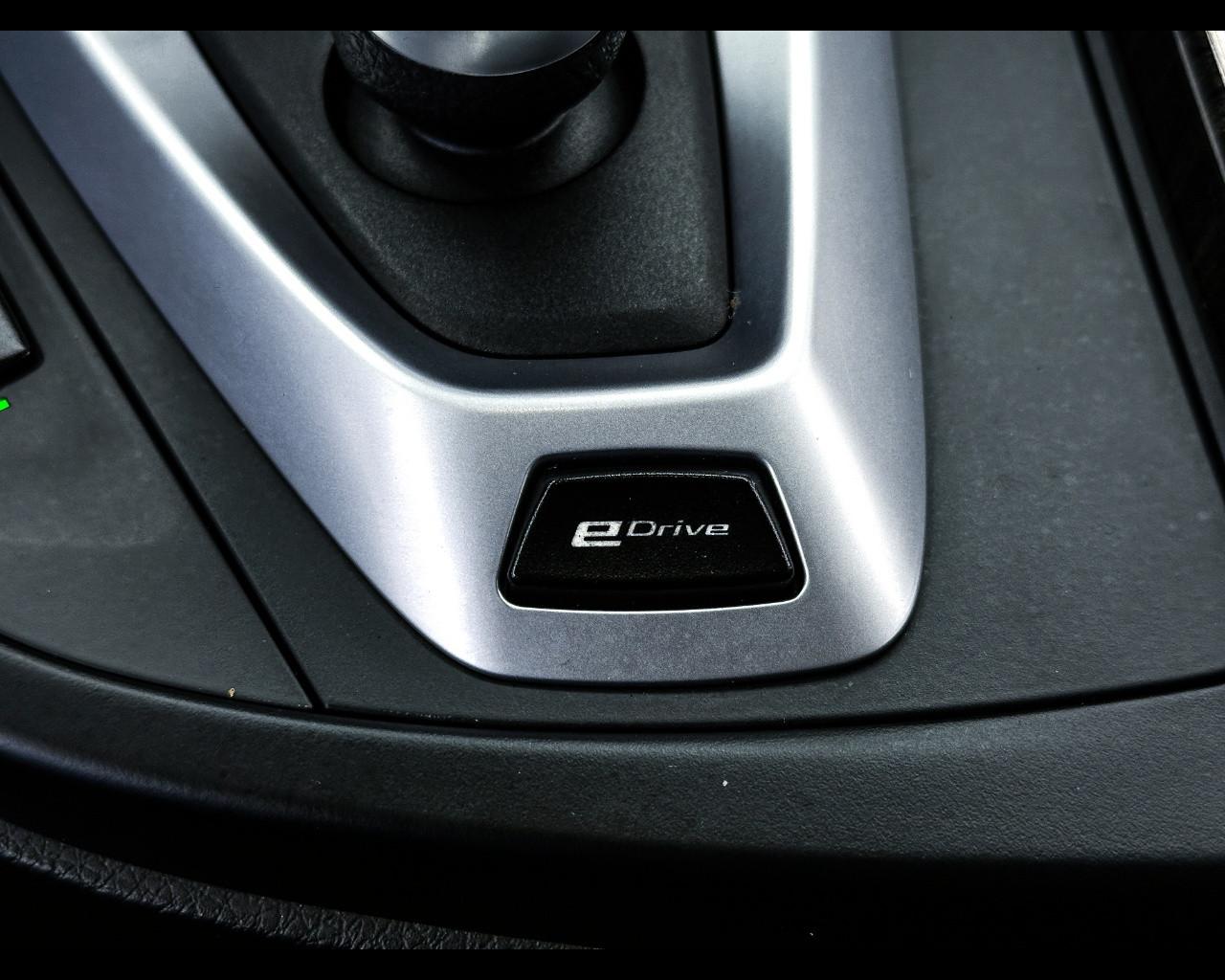 BMW Serie 3 (F30/31) - 330e iPerformance Msport