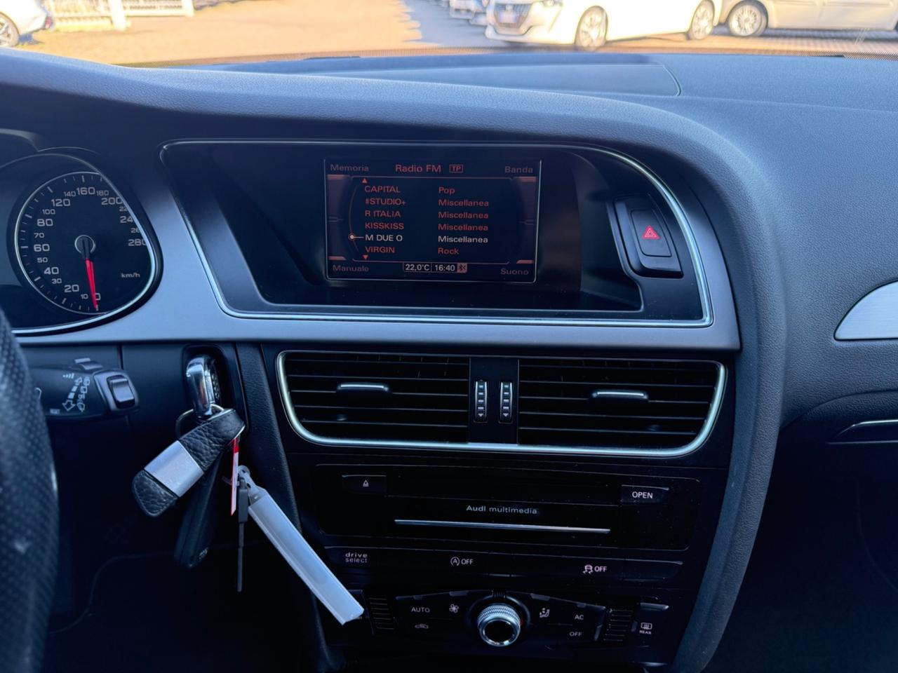 Audi A4 Avant 2.0 TDI 177CV s-line interno/esterno