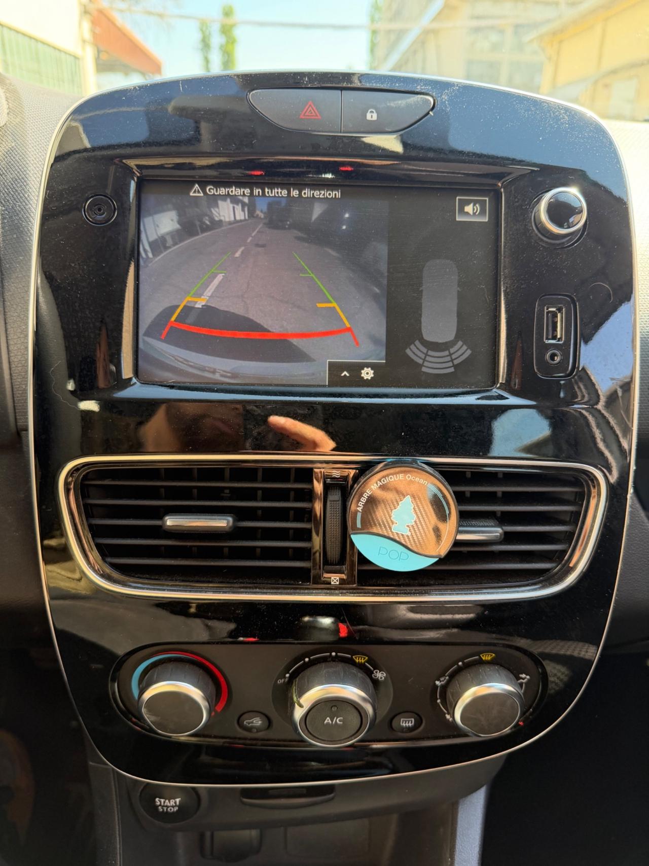 Renault Clio TCe 12V 75 CV 5 porte Moschino Zen