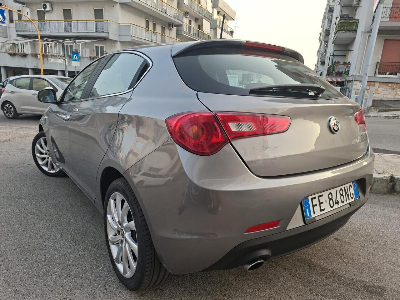 Alfa Romeo Giulietta 1.6 JTDm 120 CV Super * Navi * Garantita 12 Mesi
