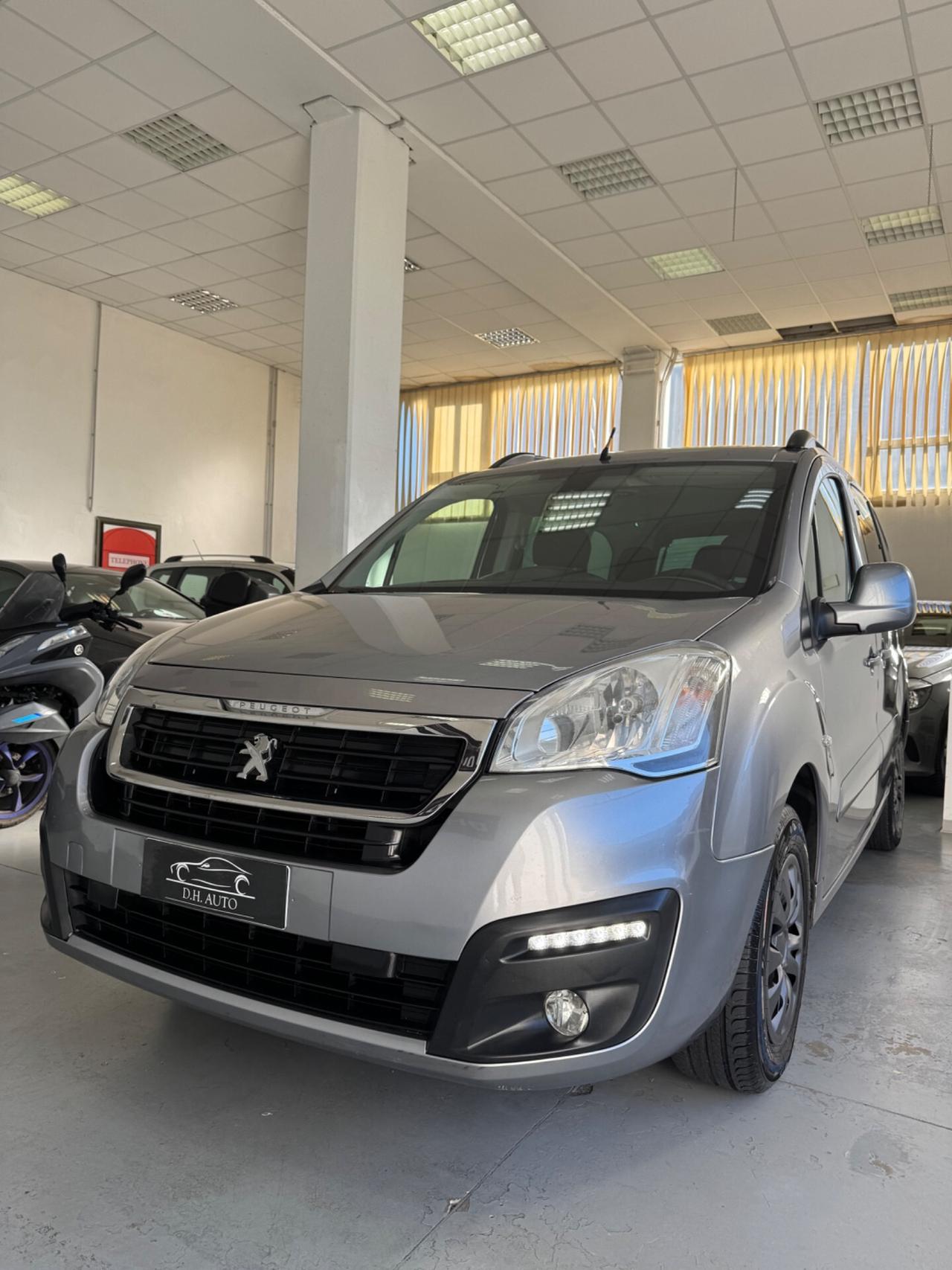 Peugeot Partner Tepee BlueHDi 100 Outdoor