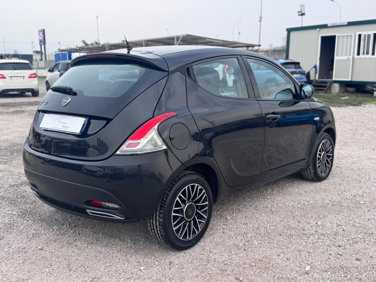 Lancia Ypsilon 1.2 69 CV 5 porte GPL Ecochic S Momodesign