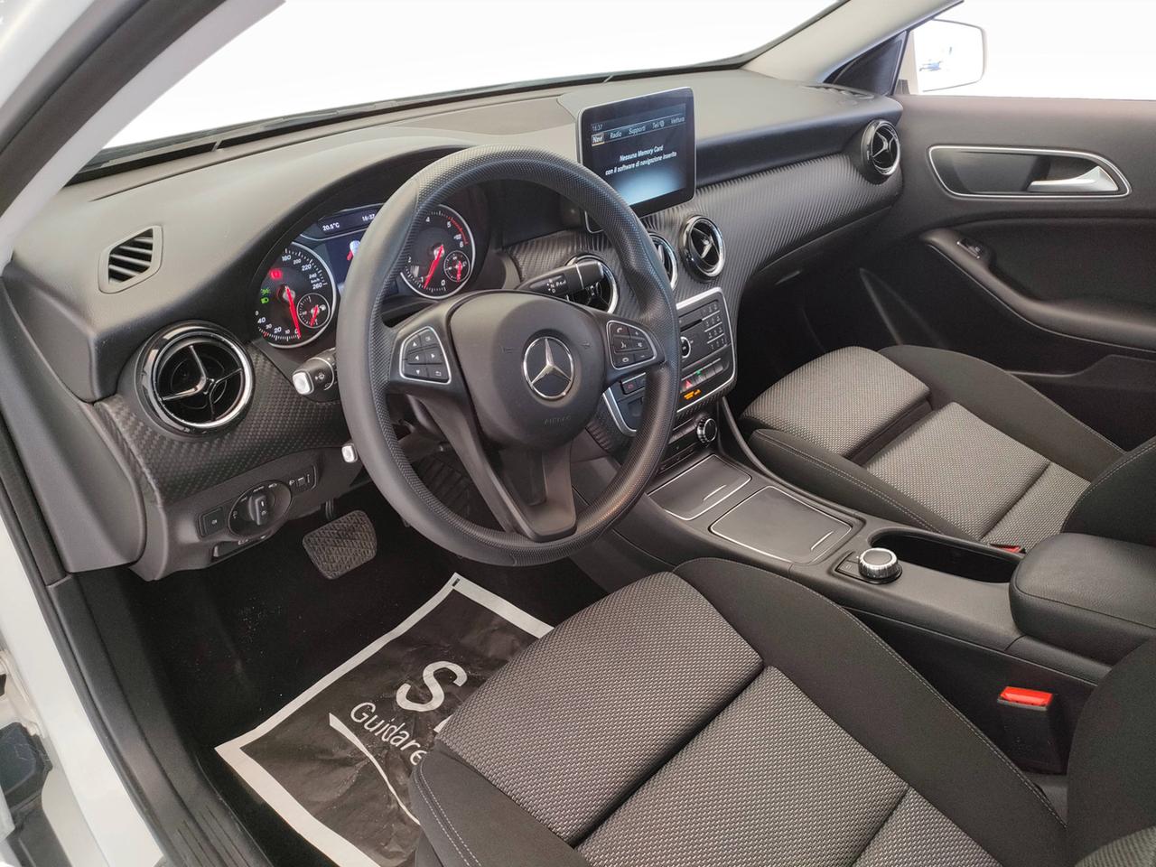 Mercedes-Benz GLA-X156 2017 - GLA 180 d Business auto