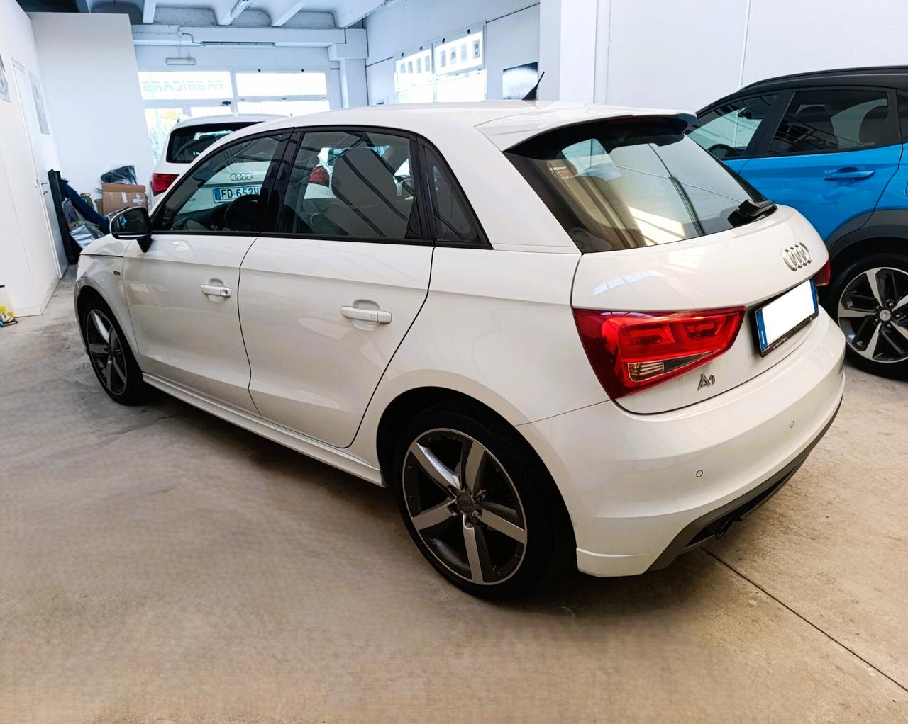 Audi A1 SPB 1.6 TDI 90cv Ambition S-Line esterno - Uniproprietario