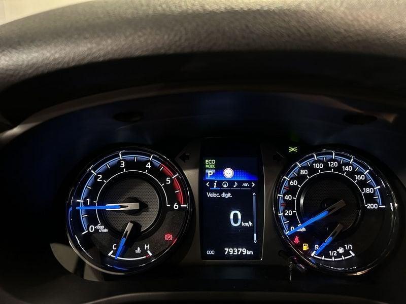 Toyota Hilux Hilux 2.8 D A/T 4WD 4 porte Double Cab Invincible + COPERTURA HARD TOP