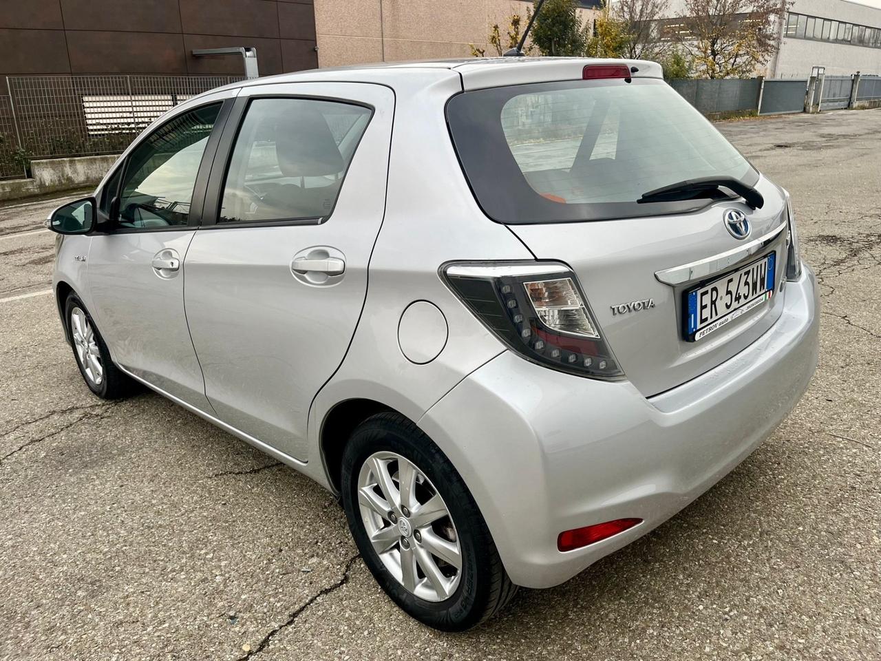 Toyota Yaris 1.5 Hybrid 104.000km 2013 perfetta