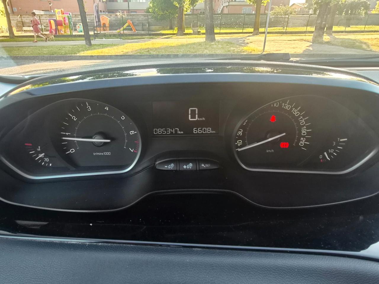 Peugeot 208 Benzina 1.2 E6 82cv neopatentati