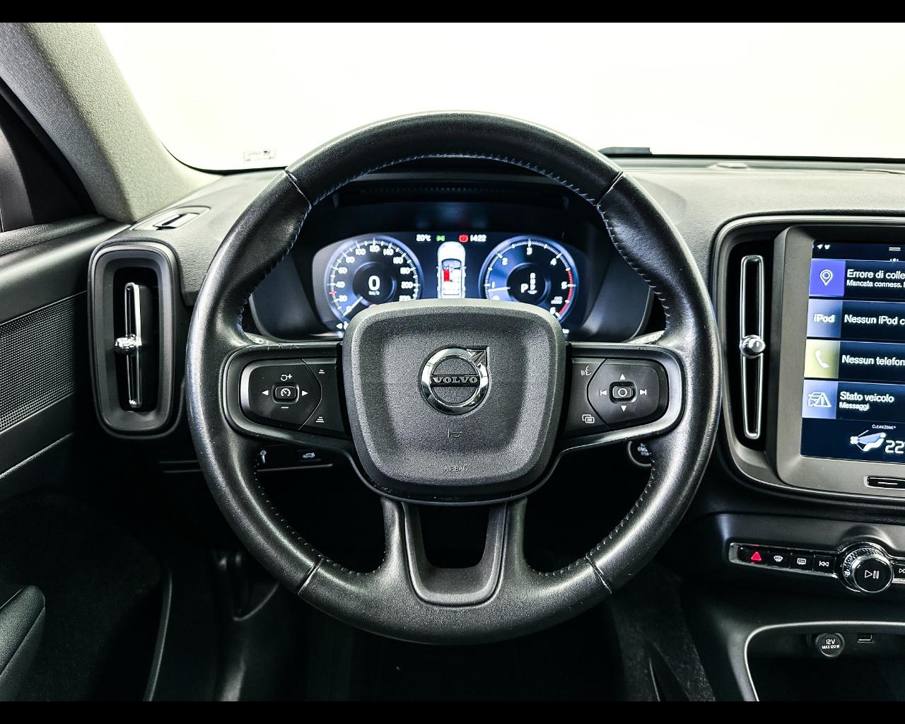 VOLVO XC40 (2017-->) - XC40 D3 Geartronic Momentum Core