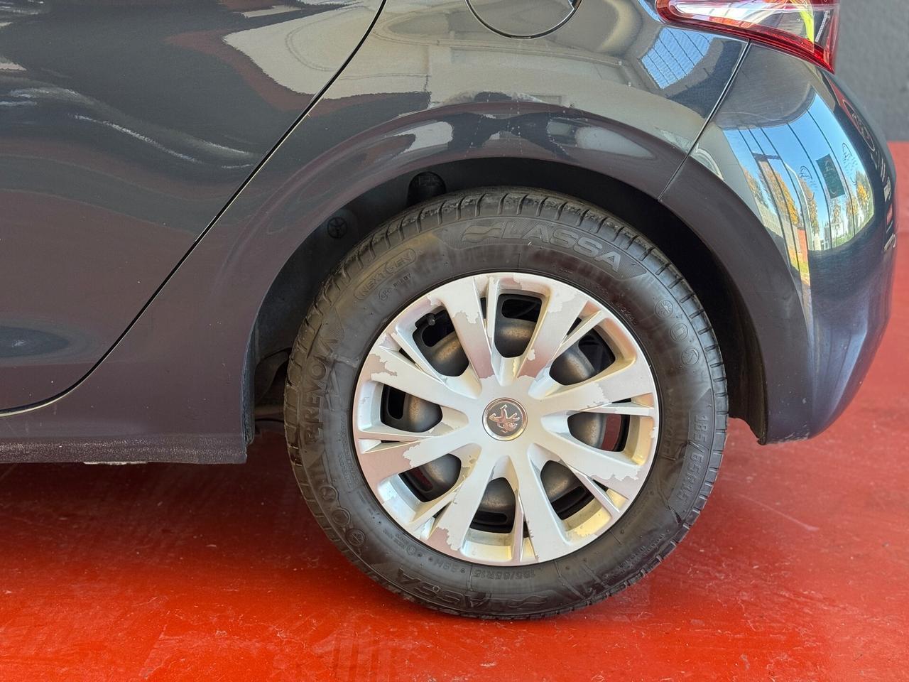 Peugeot 208 BlueHDi 75 5 porte Allure