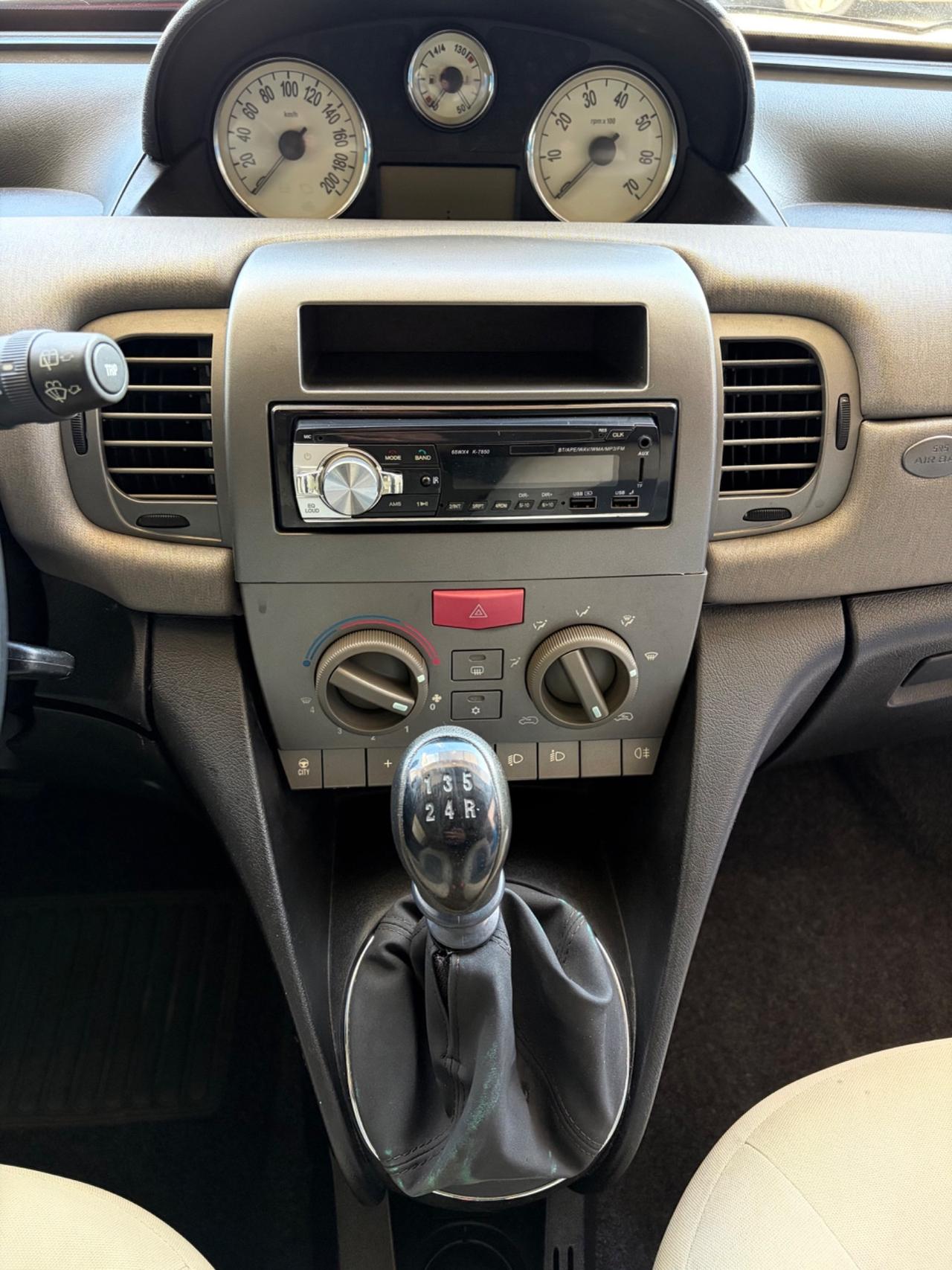 Lancia Ypsilon 1.2 16V