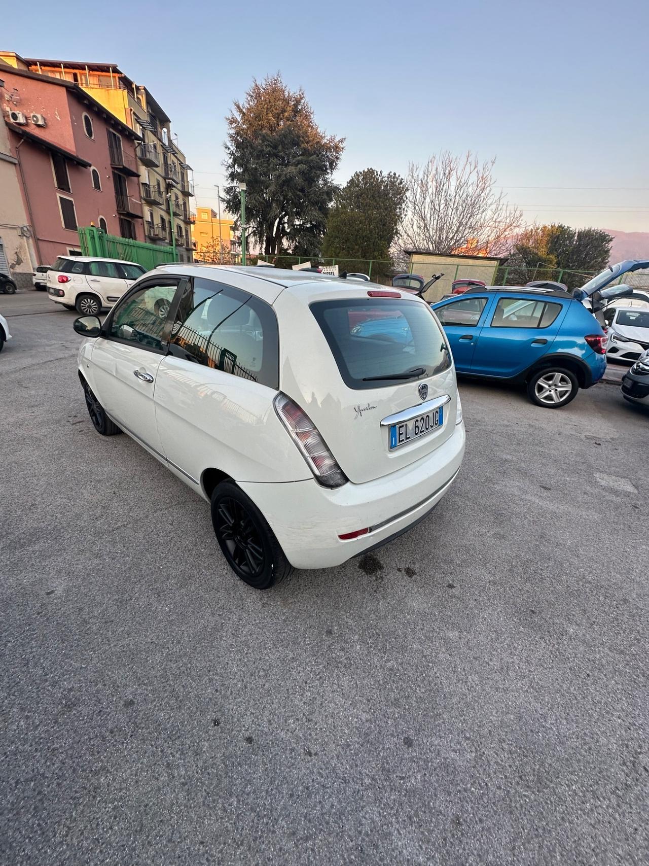 Lancia Ypsilon 1.3 MJT 75 CV Platinum