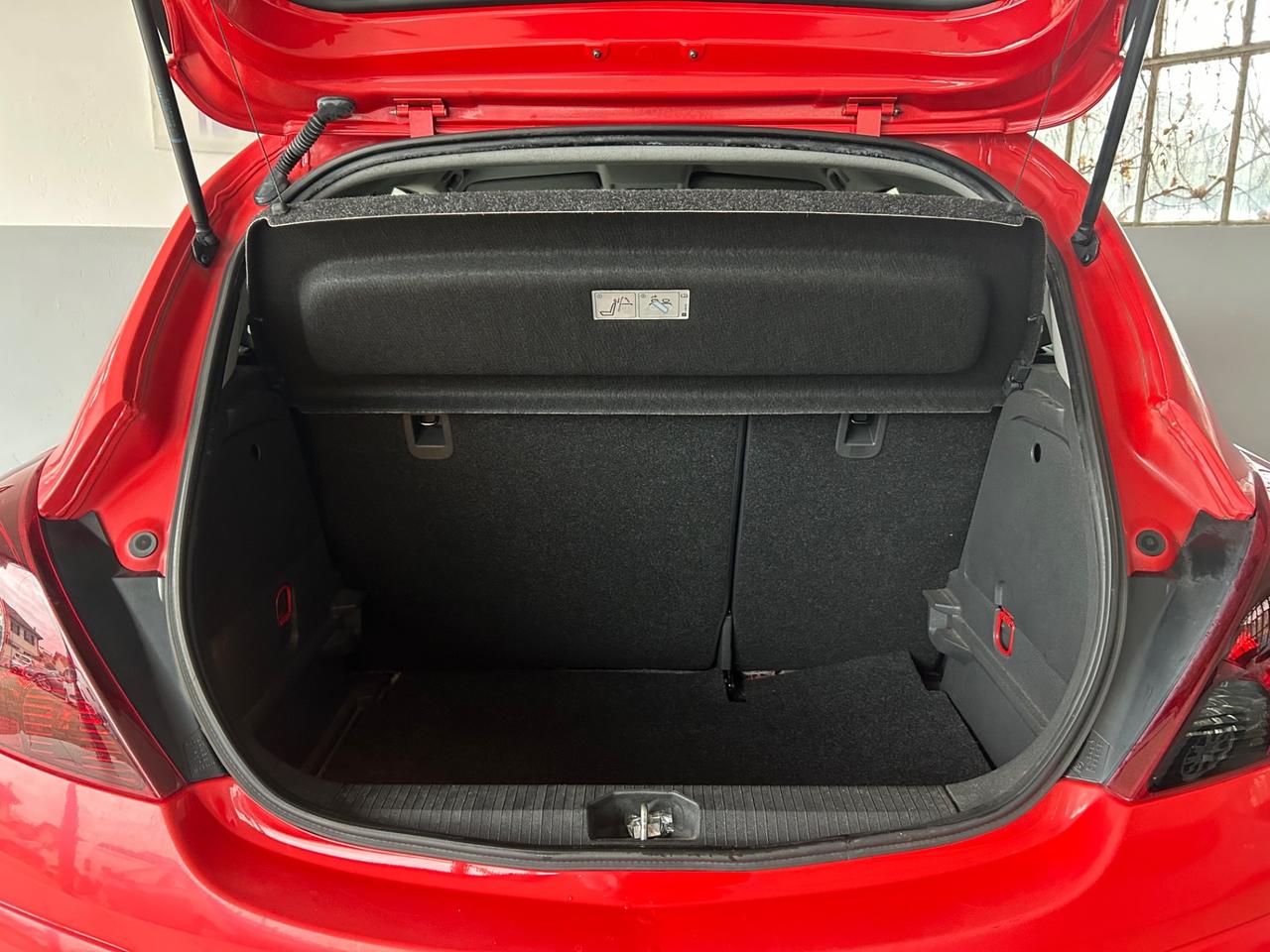 Opel Corsa 1.4 16V 3 porte b-color