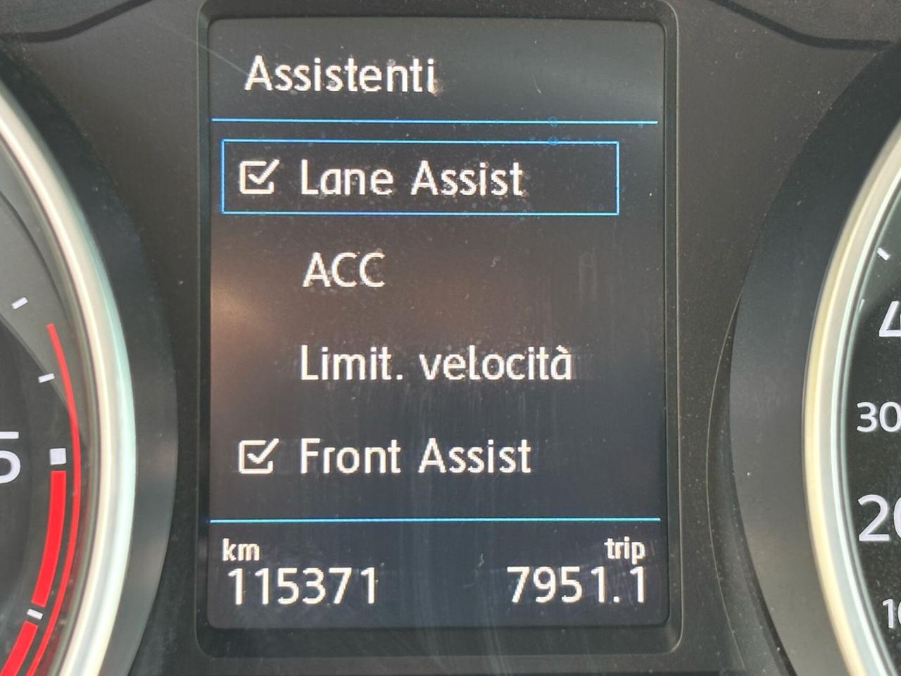 Volkswagen Tiguan 1.6 TDI Sport R-Line OK Neopatentati