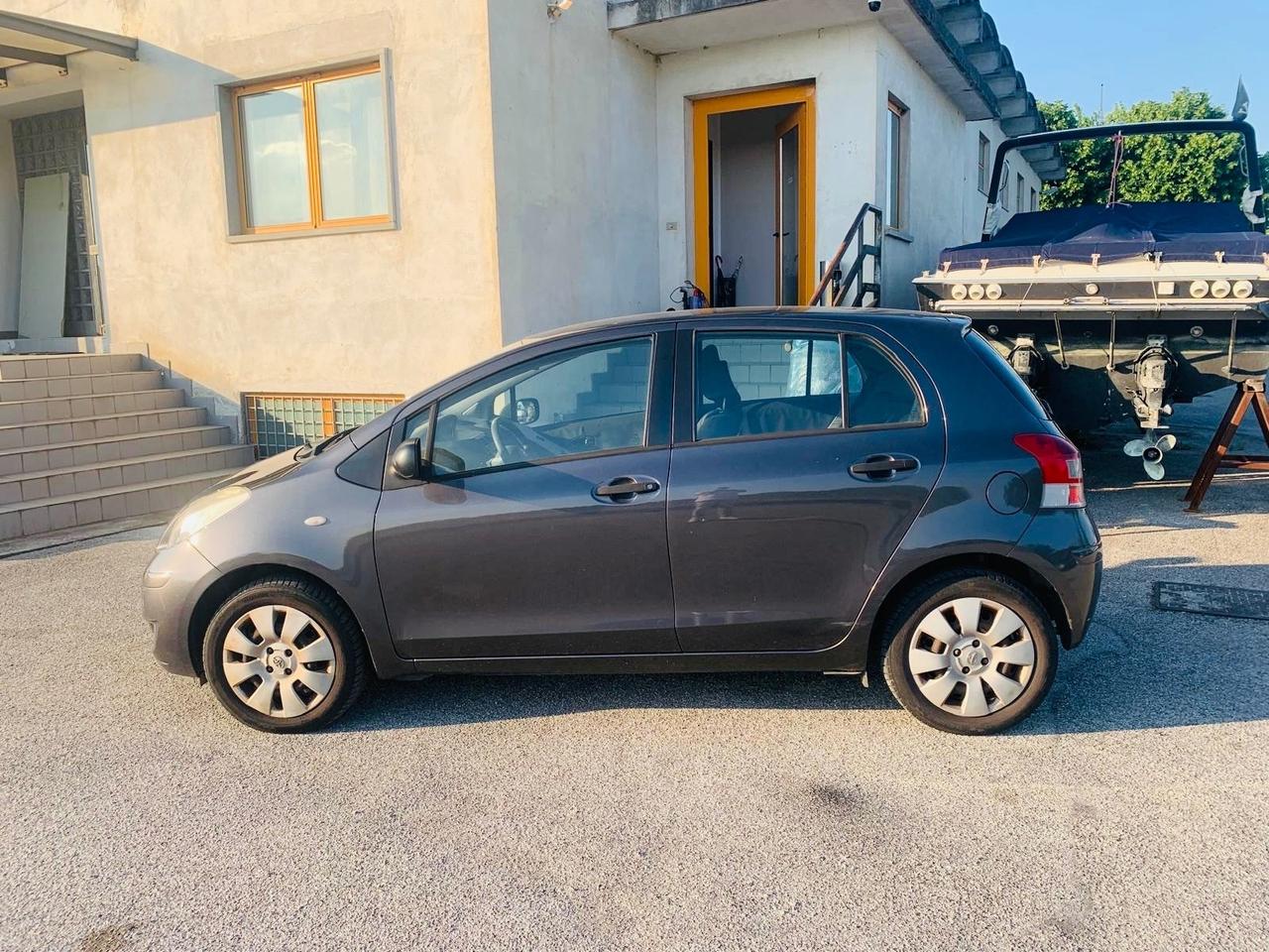 Toyota Yaris 1.0 benzina 2010 130.000km neo