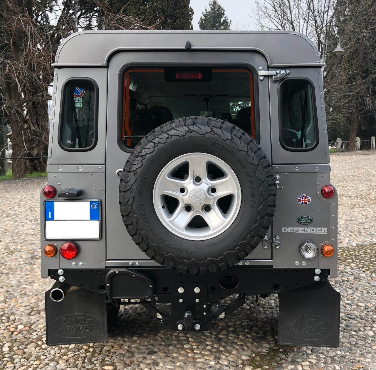 Land Rover Defender 110 2.2 TD4 Station Wagon N1 7posti gancio traino