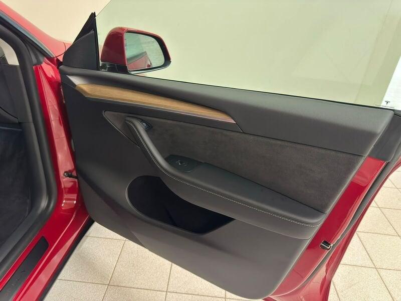 Tesla Model Y Long Range Dual Motor awd IVA ESPOSTA