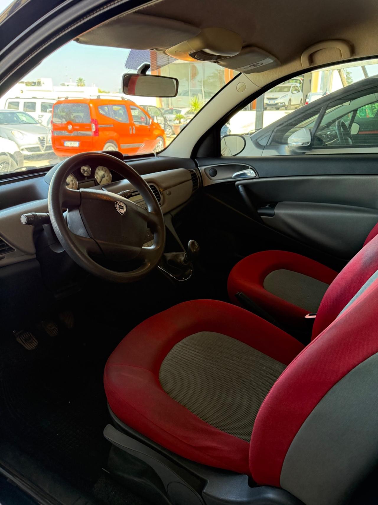 Lancia Ypsilon 1.2 benz Platino Neo patentati