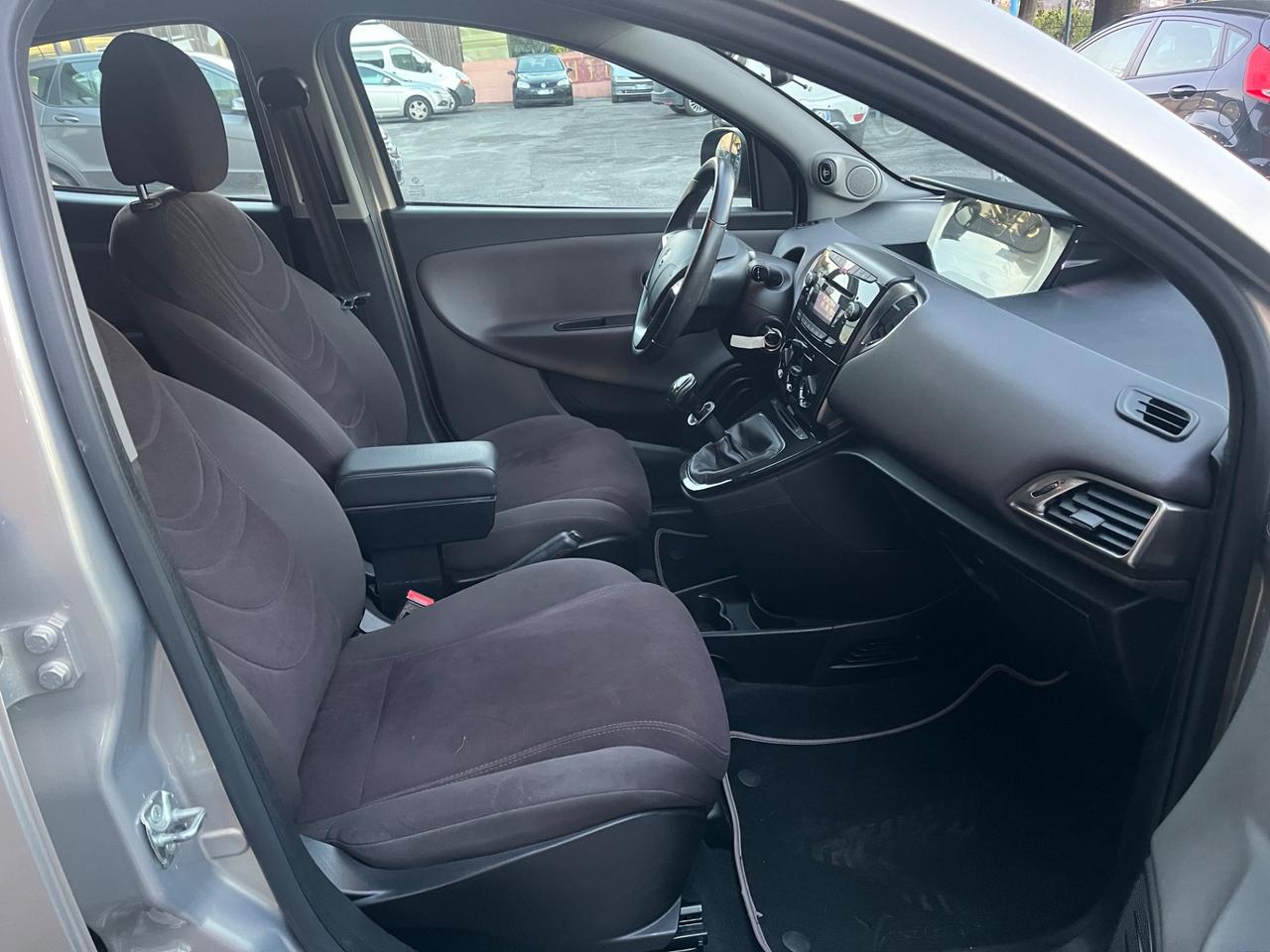 Lancia Ypsilon 1.2 69 CV 5 porte Gold-full-