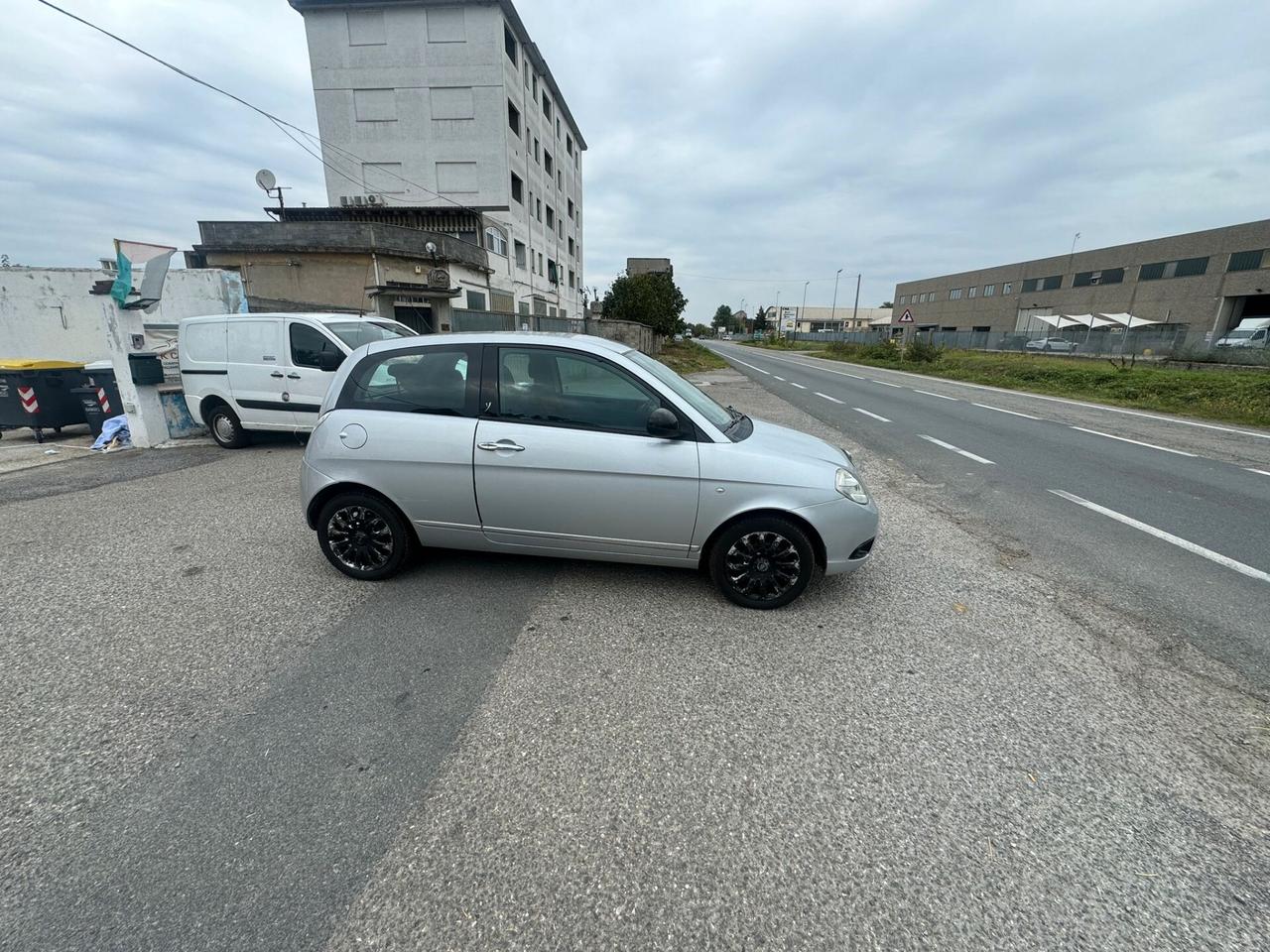 Lancia Ypsilon 1.3 MJT 75 3 p S&S Black&Red