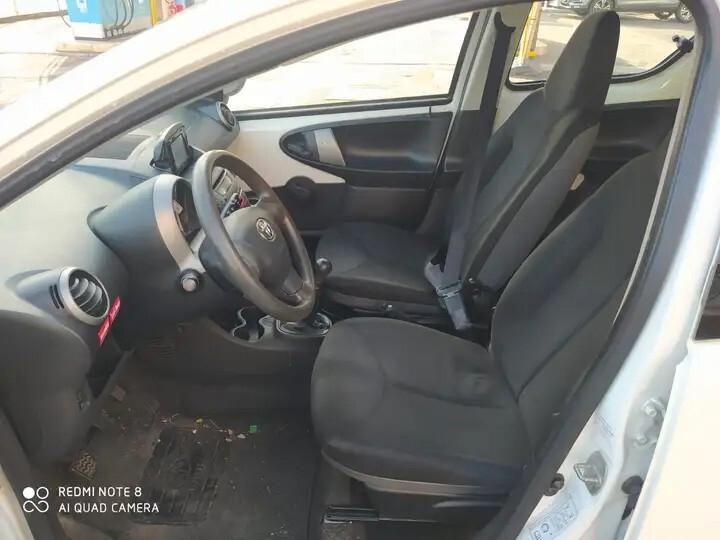 Toyota Aygo 1.0 12V VVT-i 5 porte Active Connect