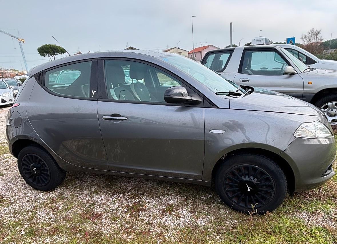 Lancia Ypsilon 0.9 TwinAir 85 CV 5 porte Metano Ecochic Gold