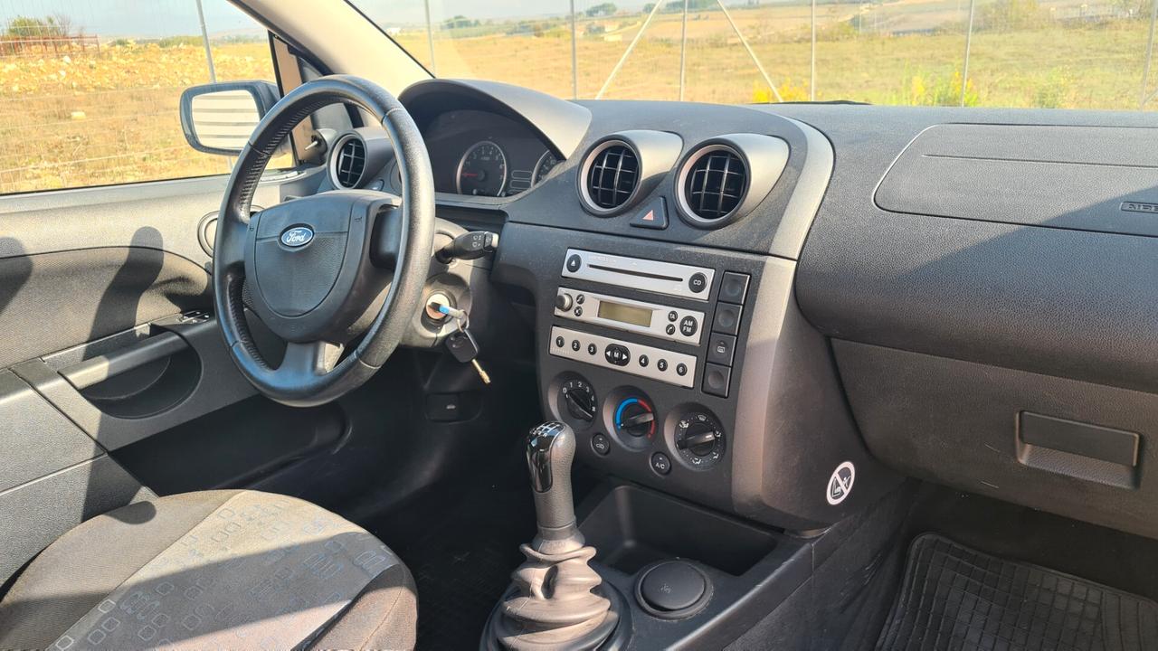 Ford Fiesta 1.2 16V 3p. Ambiente