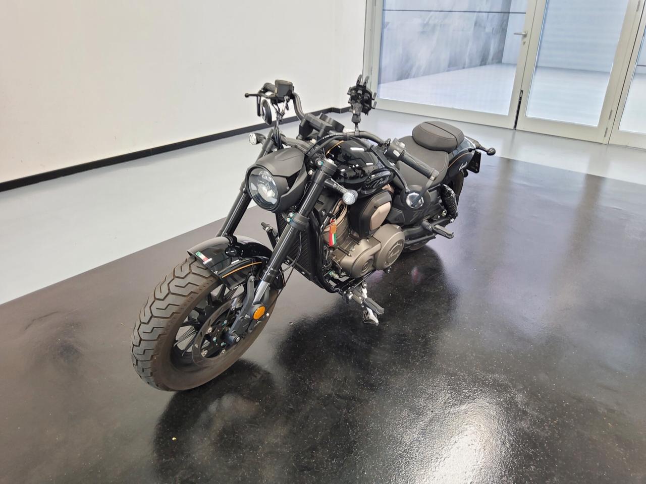 Benda Motorcycles Chinchilla 500 borse laterali incluse