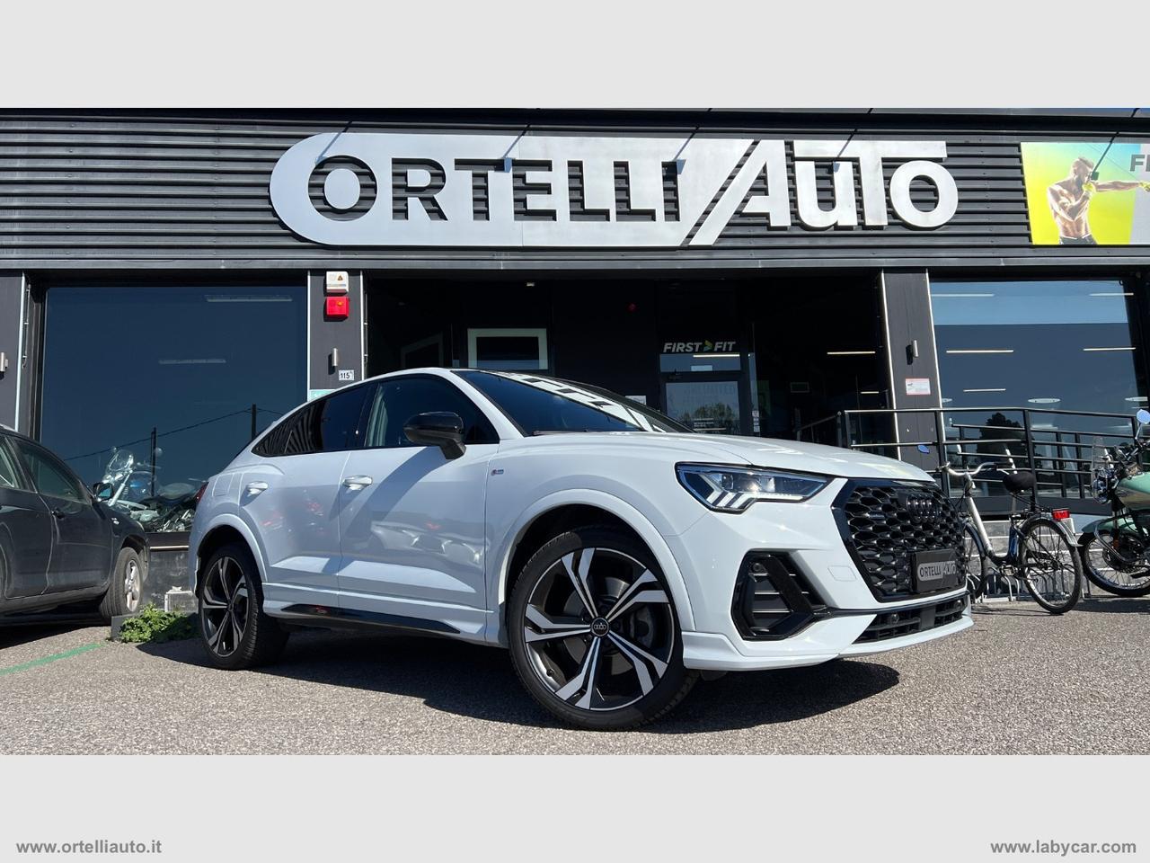 AUDI Q3 SPB 40 TDI quattro S tr. Ident. Black