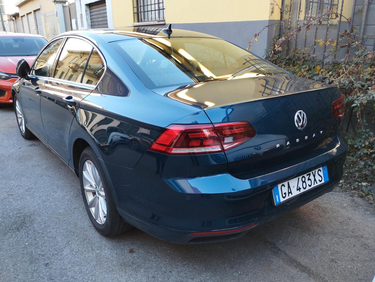 Volkswagen Passat 1.6 TDI SCR DSG Business BMT