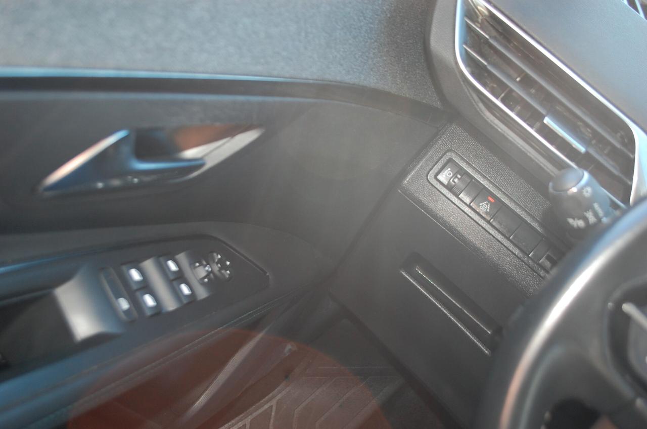 Peugeot 3008 1.5 bluehdi 131CV Allure Pack S&S EAT8 Uff Italy