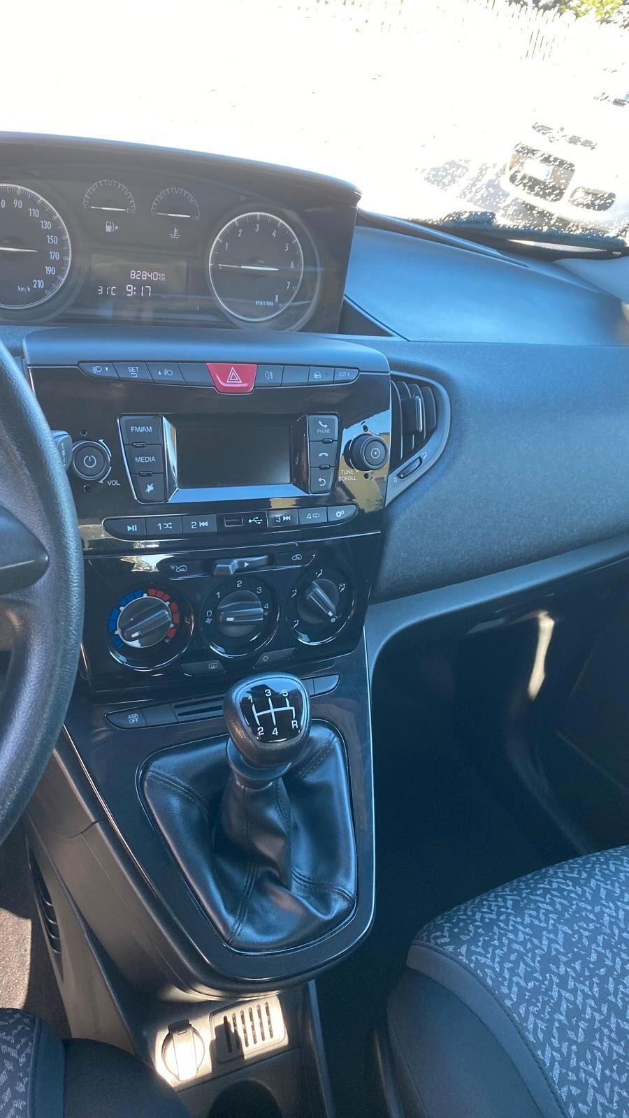 Lancia Ypsilon 1.2 69 CV 5 porte Elefantino