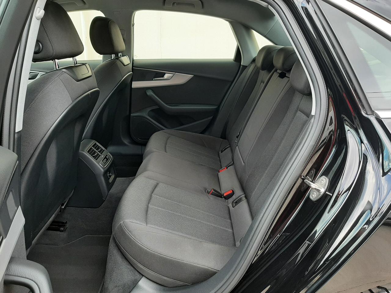 Audi A4 30 (2.0) TDI 136cv S Tronic Business Advanced