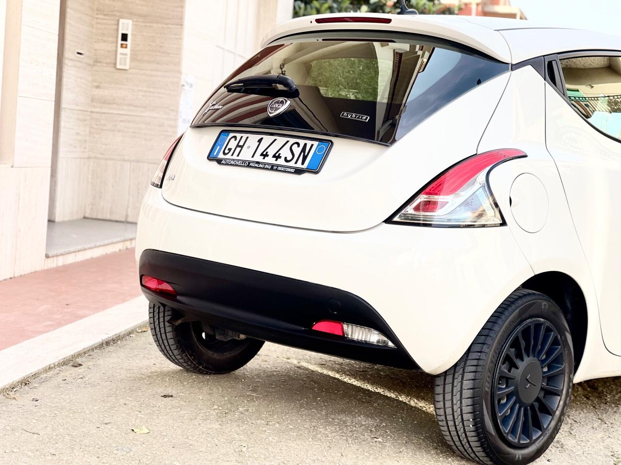 Lancia Ypsilon 1.0 FireFly 5 porte Hybrid Ecochic Silver 2022