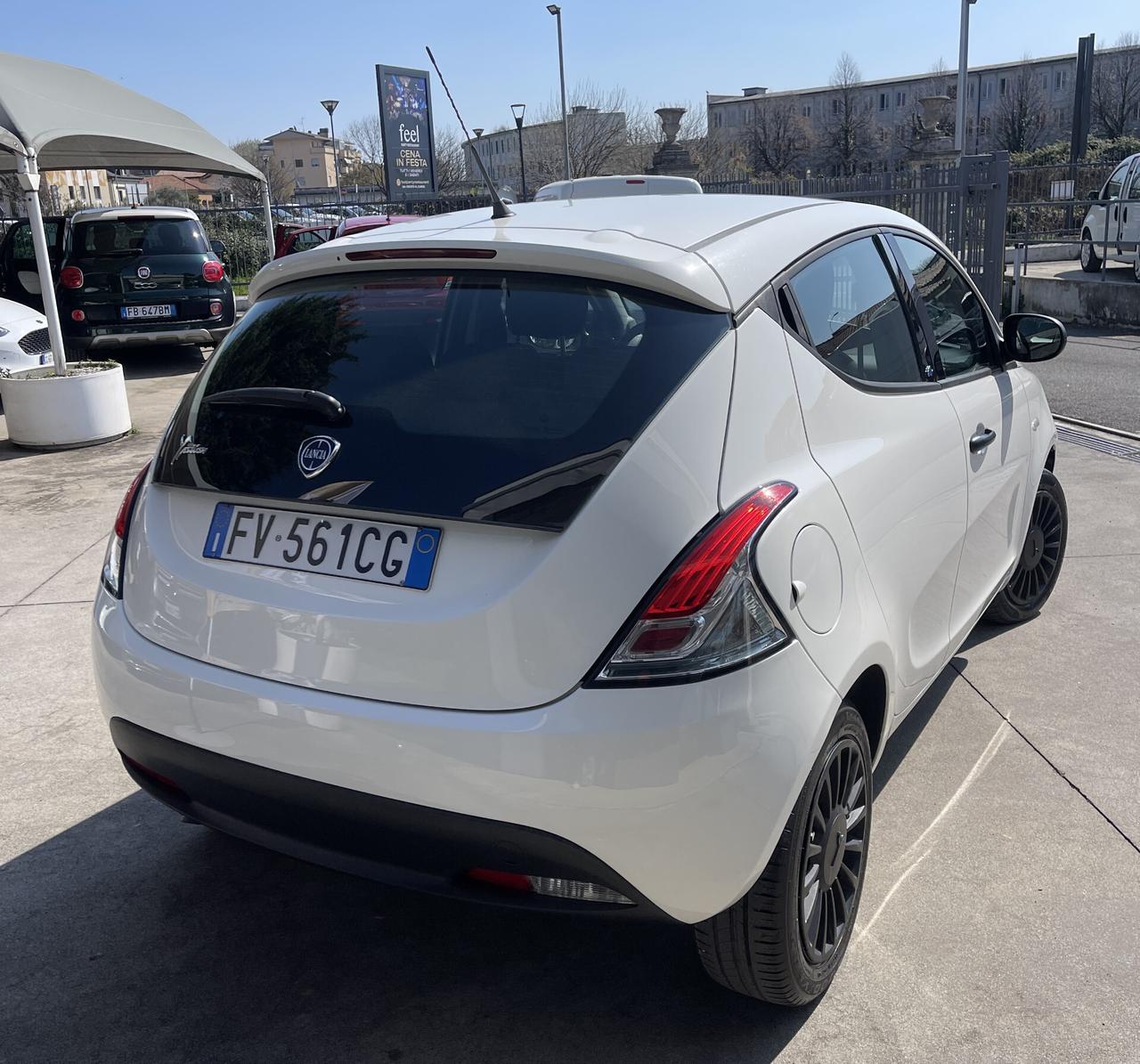 Lancia Ypsilon 1.2 5 porte Elefantino