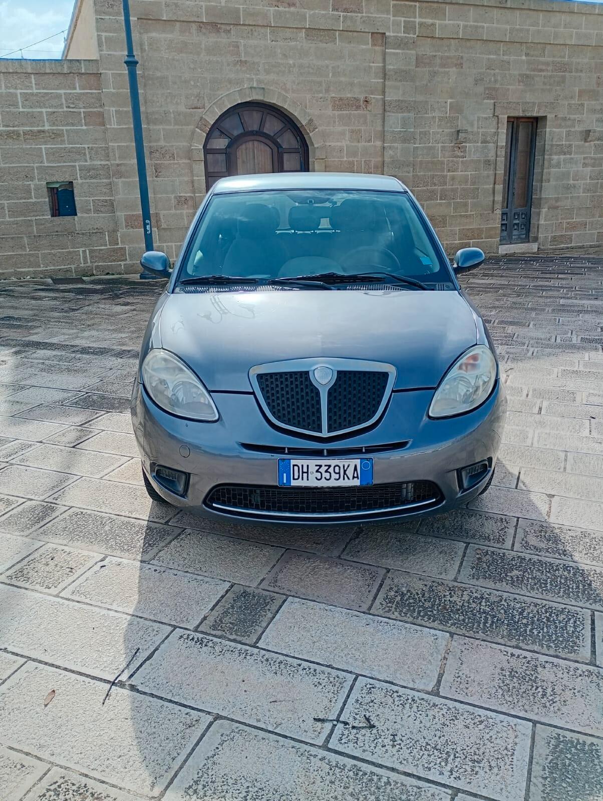 Lancia Ypsilon 1.2 Argento NEOPATENTATI